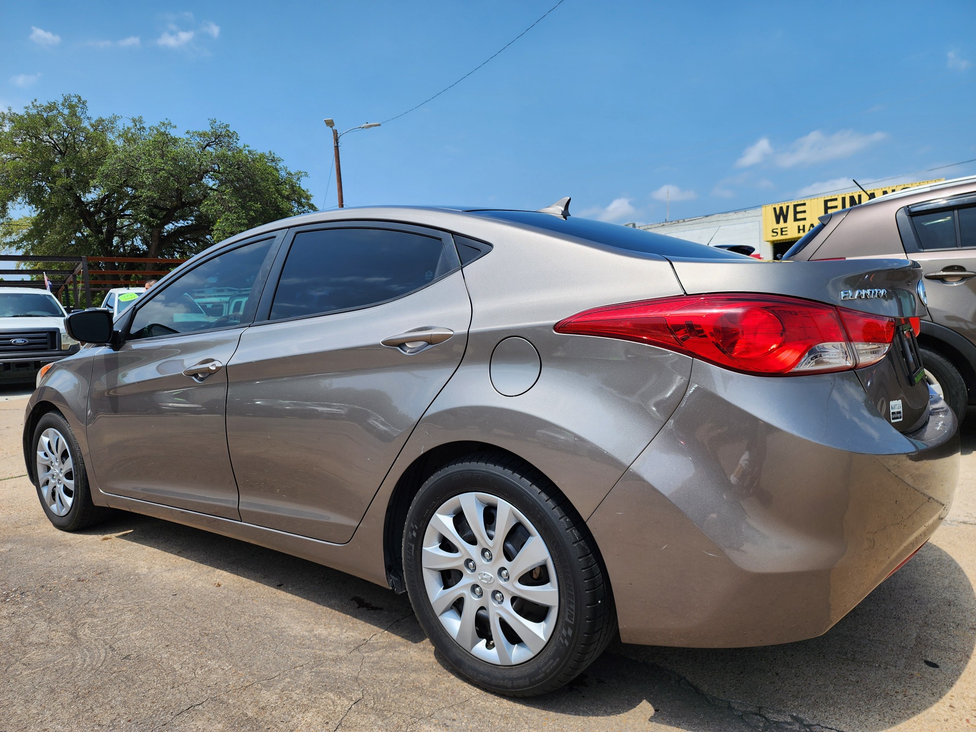 2013 GOLD Hyundai Elantra GLS (5NPDH4AE6DH) with an 1.8L L4 DOHC 16V engine, 6-Speed Automatic transmission, located at 2660 S.Garland Avenue	, Garland, TX, 75041, (469) 298-3118, 32.885387, -96.656776 - Photo #5